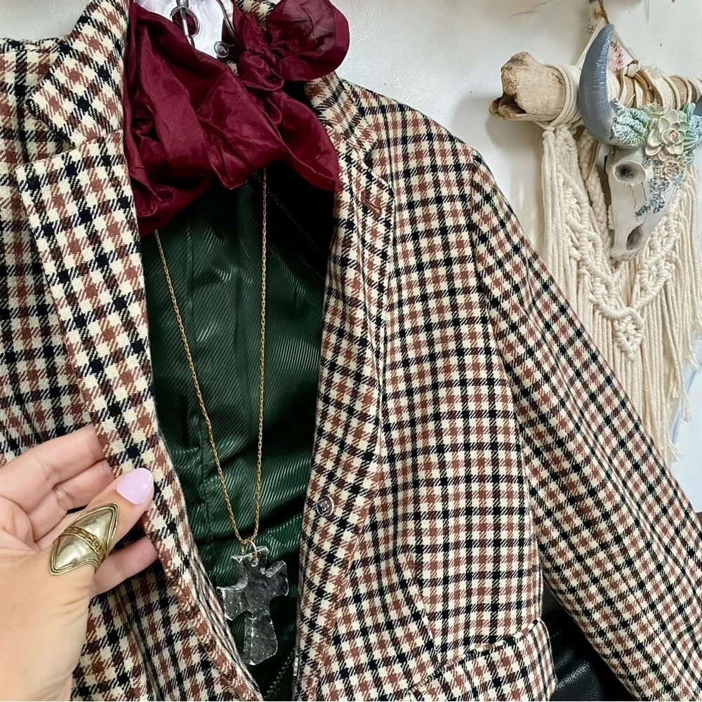 UPCYCLED patchwork detailing Wool boho blazer w equestrian cabin vibe - Picture 7 of 16